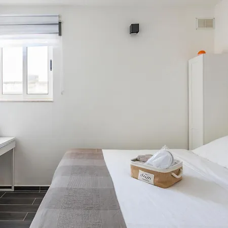 Nemy Gazde/Camere de închiriat *